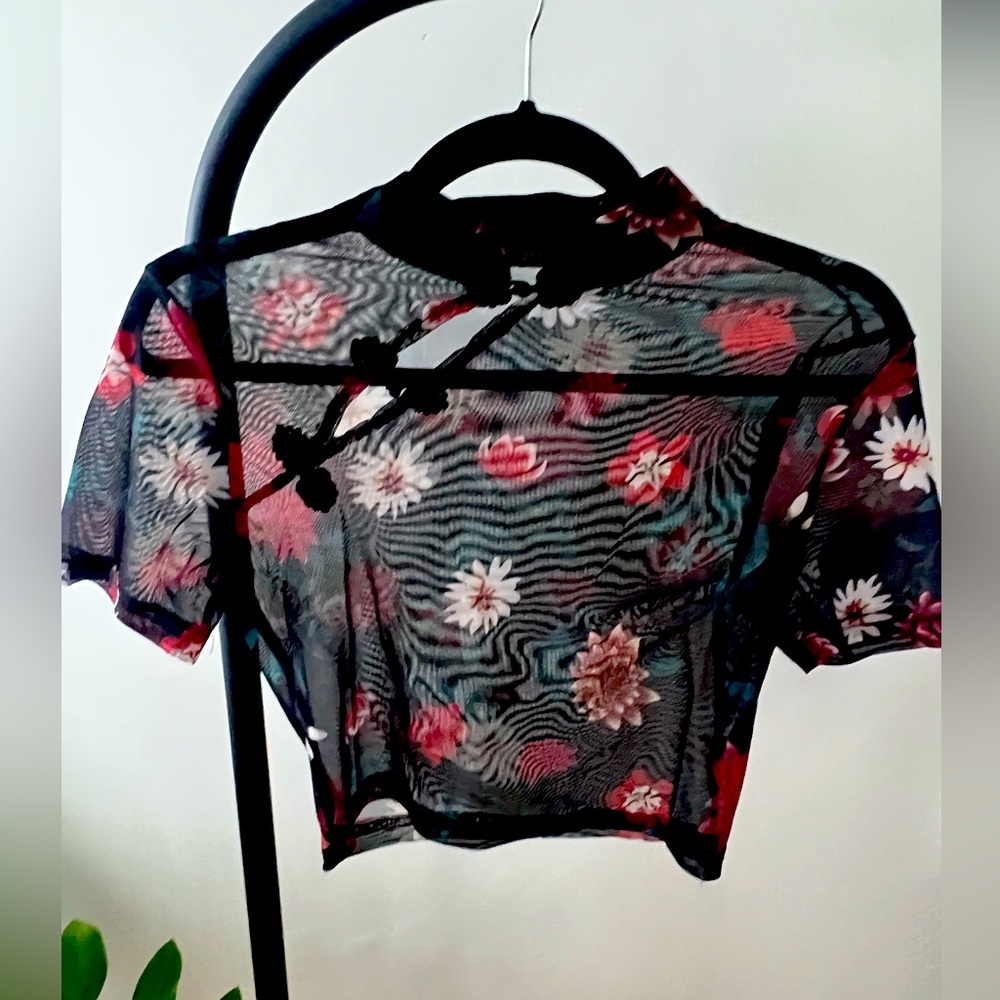 Floral mesh crop top Asian inspired